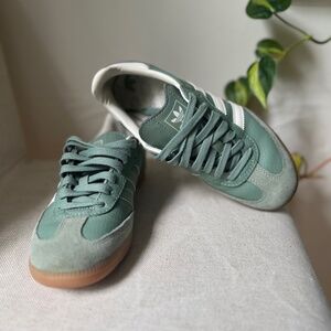 Adidas Original Samba silver green sneakers worn once